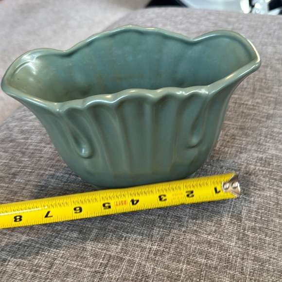 Elegant Green Ceramic Vase - Picture 3 of 5